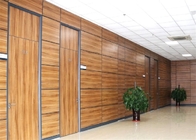 Biurowa akustyczna przegroda drewniana z wielofunkcyjnymi drzwiami przesuwnymi