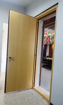 Prawa wewnętrzna otwierająca się dźwiękoodporna brama H2425*W950*70 mm dla redukcji hałasu i prywatności