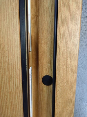 Prawa wewnętrzna otwierająca się dźwiękoodporna brama H2425*W950*70 mm dla redukcji hałasu i prywatności